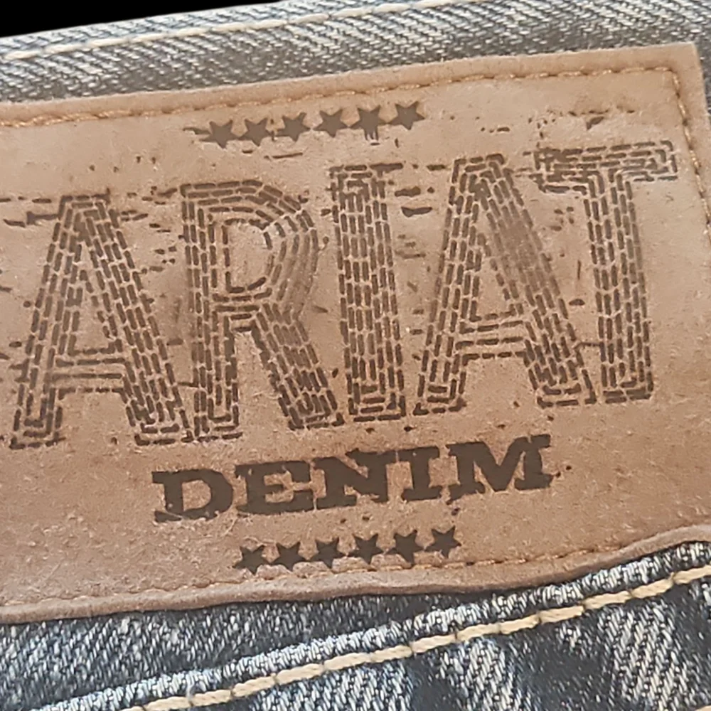 Ariat Men's Loose Fit Bootcut Jeans in Faded Blue 34×30 Great Condition